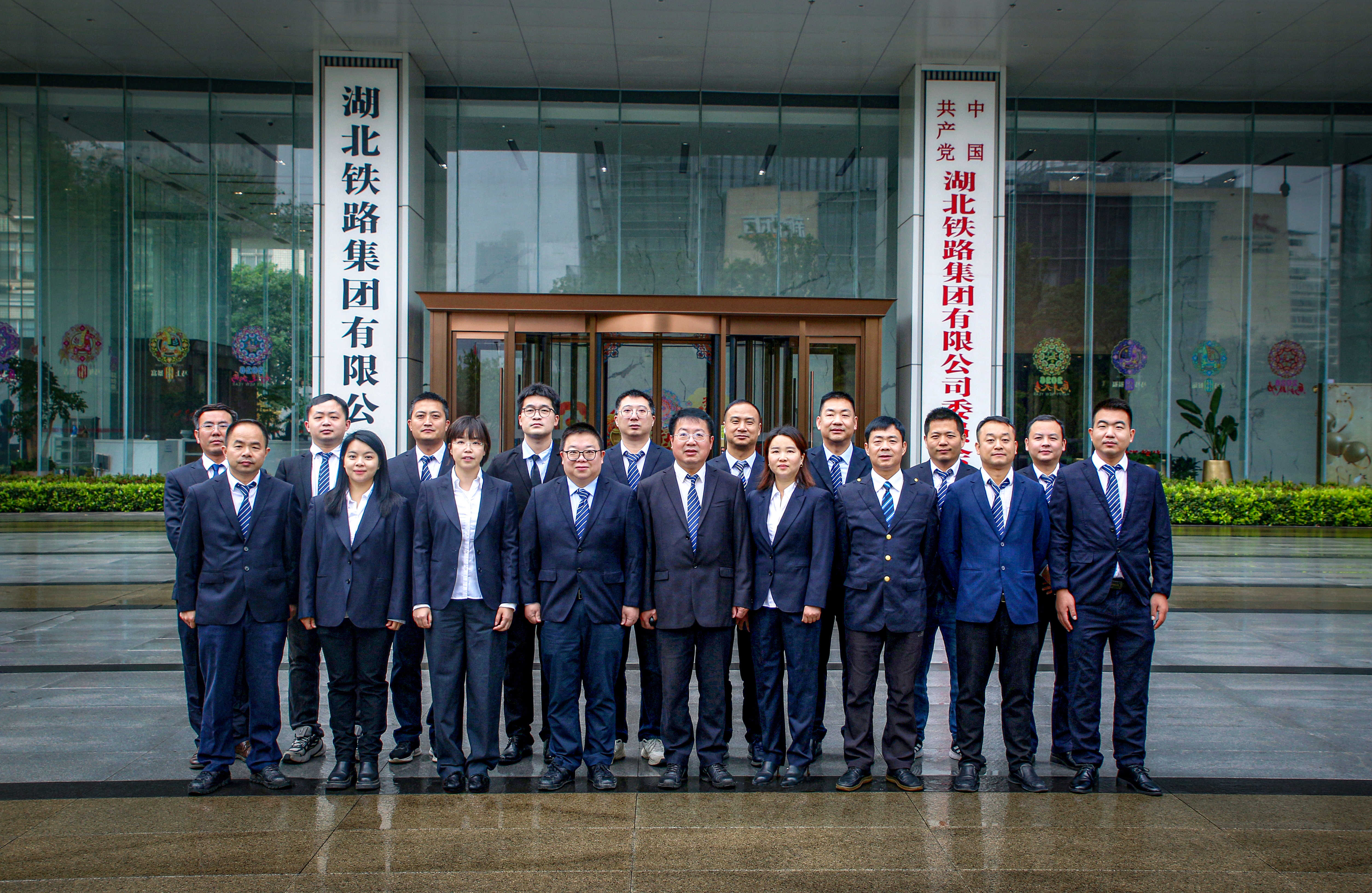 合影.jpg J9直营集团【中国区】官方网站